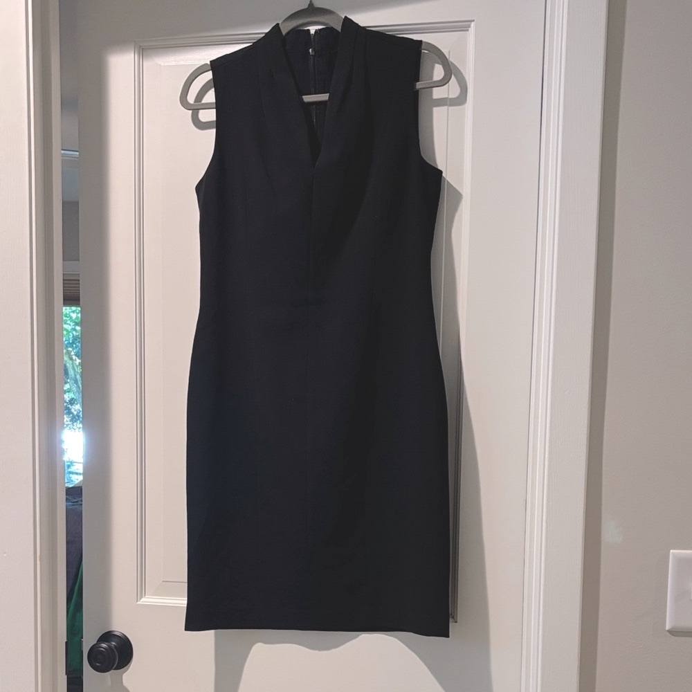 Elegant Tahari Black Sleeveless Shift Dress, size 6